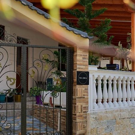 Vila Jon'A Sarande Bagian luar foto