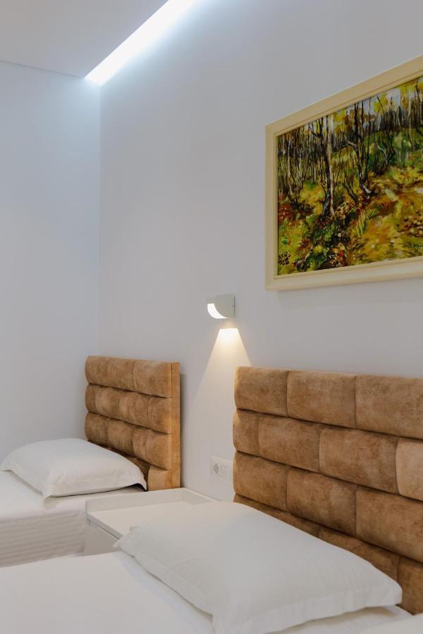 Vila Jon'A Sarande Bagian luar foto