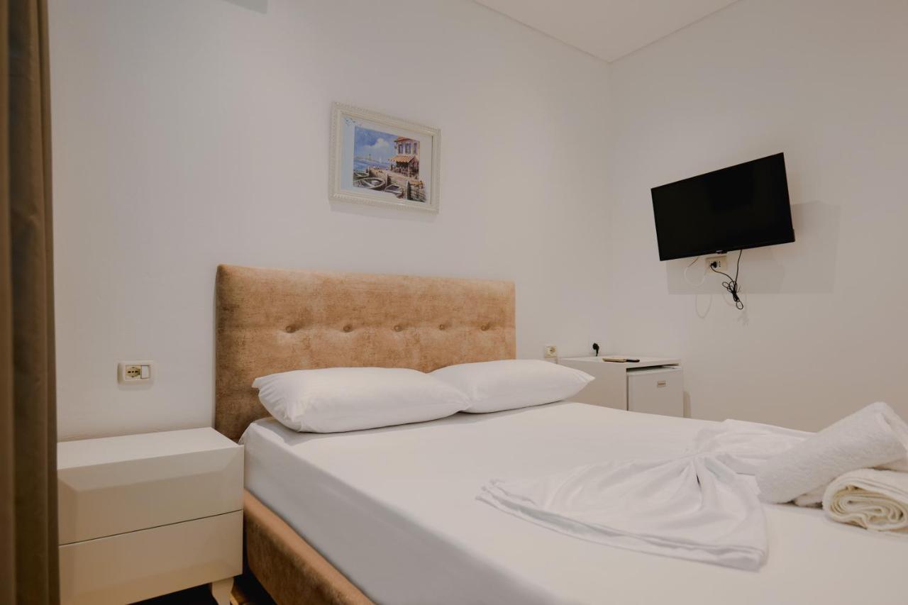 Vila Jon'A Sarande Bagian luar foto