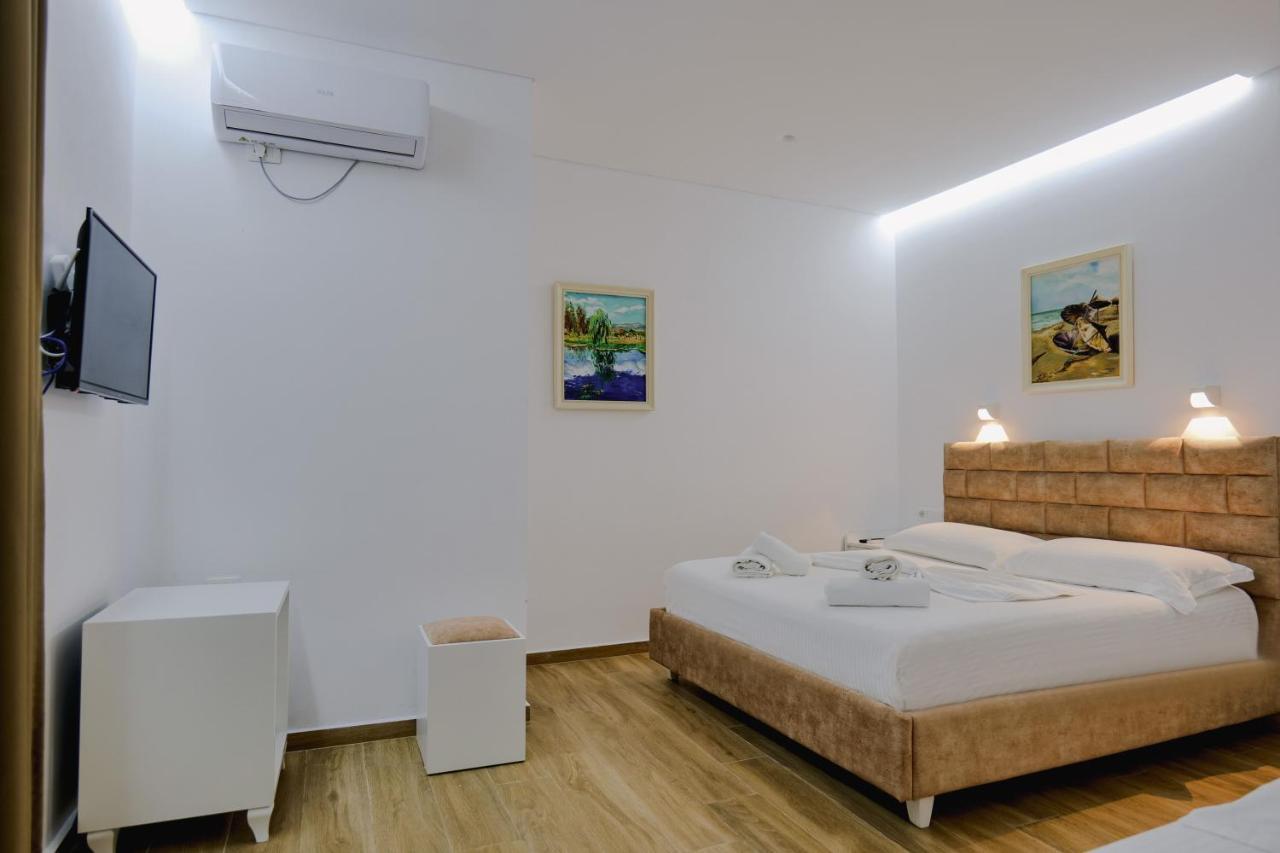 Vila Jon'A Sarande Bagian luar foto