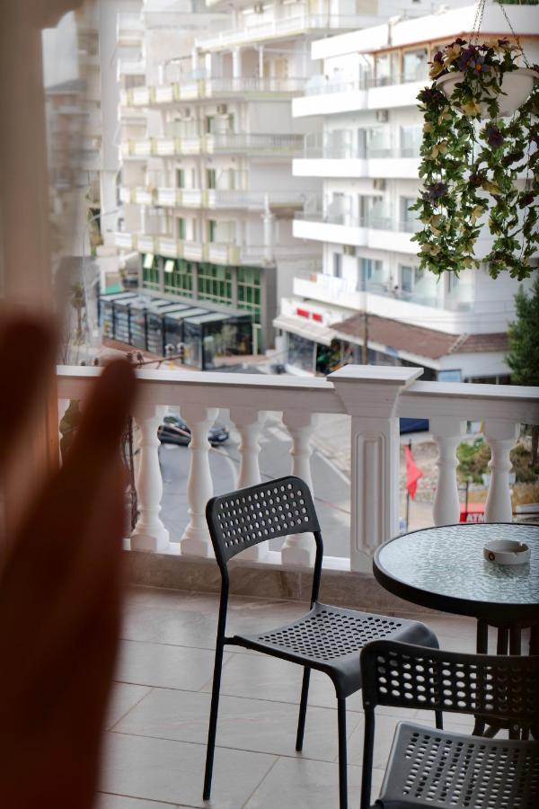 Vila Jon'A Sarande Bagian luar foto