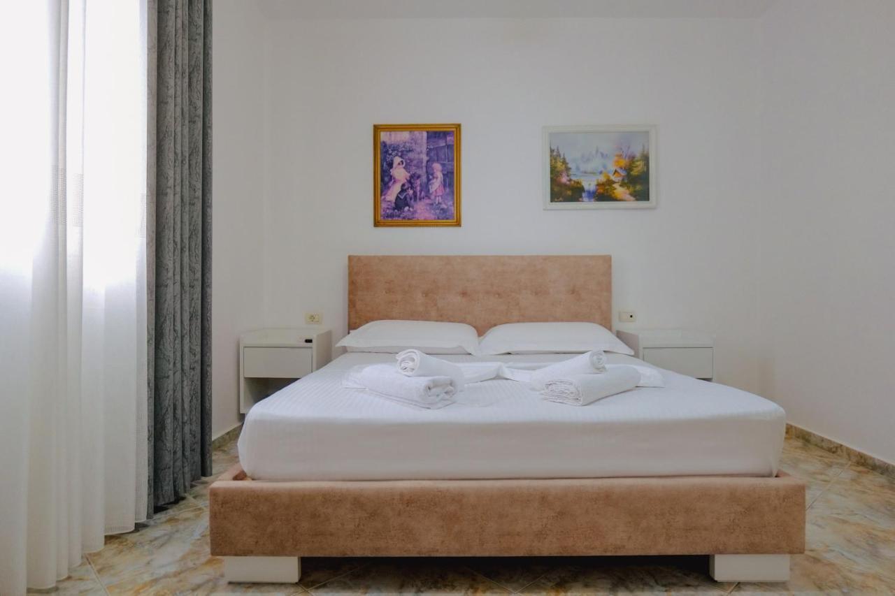 Vila Jon'A Sarande Bagian luar foto